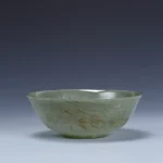 清乾隆 大風堂制碧玉回字紋山水碗