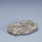 青白玉螭龍紋出廓璧