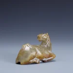 明清 和闐青白玉臥馬擺件