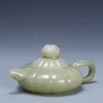三希堂款黃玉雕瓜型壺
