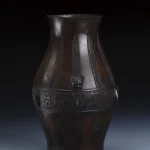 明 獅鈕銅胎橄欖瓶