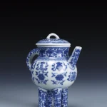 清乾隆 青花八吉祥燒菊仙蓮紋四足蓋壺