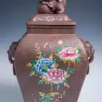 徐秀堂（B.1937）紫砂獅紐雙耳活環加彩蓋罐