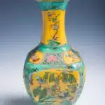 大清康熙年製款粉彩開窗四景賞瓶